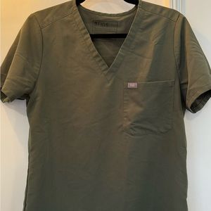 Men's Figs scrub top V neck in medium